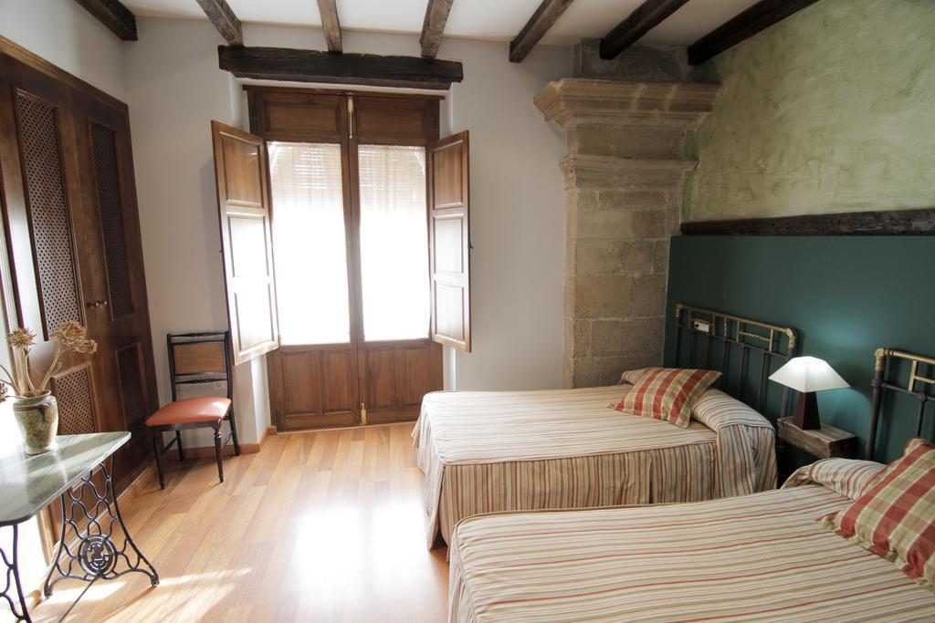 Vivienda Turistica Yamaries Hotel Ubeda  Bagian luar foto